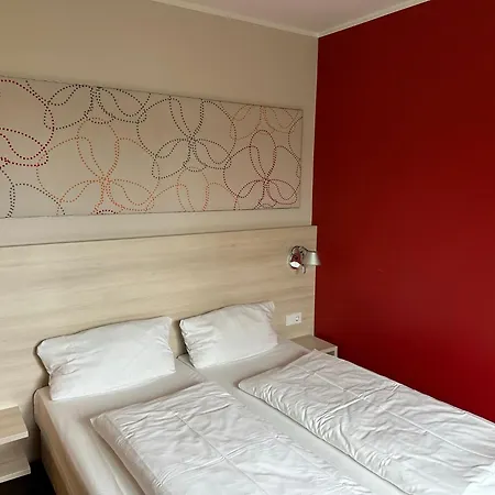 Serways Lueneburger Heide West 2* ביספינגן