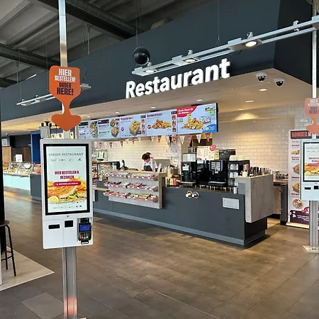 Serways Lueneburger Heide West 2* ביספינגן