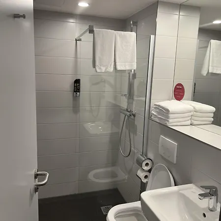 Serways Lueneburger Heide West מלון ביספינגן