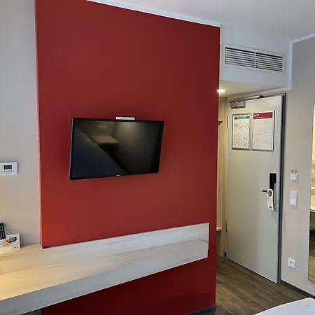 Serways Lueneburger Heide West 2* ביספינגן